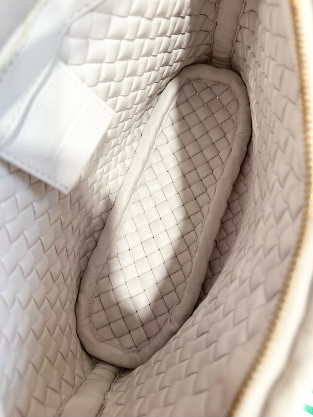 Bottega Veneta White Chalk Padded Intrecciato Leather Knot Shoulder Bag - Picture 8 of 13